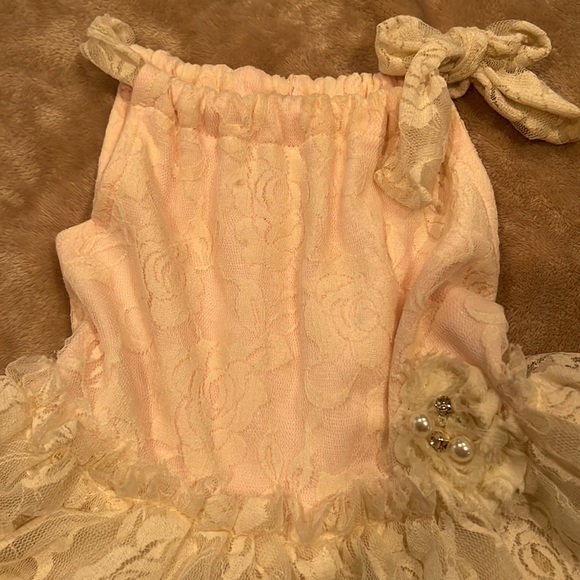 This dress is ADORABLE Pink and Ivory Lace - Picture 2 of 5